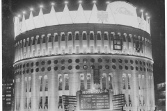 1958年ネオンの王冠を戴いた日本劇場