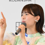 日向坂46・松田好花 1st写真集『振り向いて』発売記念会見