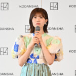 日向坂46・松田好花 1st写真集『振り向いて』発売記念会見