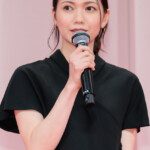 映画『遠い山なみの光』完成披露舞台挨拶