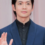 映画『遠い山なみの光』完成披露舞台挨拶