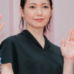 映画『遠い山なみの光』完成披露舞台挨拶