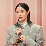 映画『遠い山なみの光』完成披露舞台挨拶