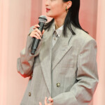 映画『遠い山なみの光』完成披露舞台挨拶