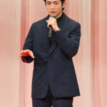 映画『遠い山なみの光』完成披露舞台挨拶