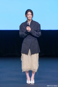 映画『ミーツ・ザ・ワールド』完成披露舞台挨拶