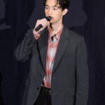 映画『宝島』公開初日舞台挨拶