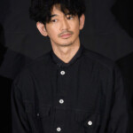 映画『宝島』公開初日舞台挨拶