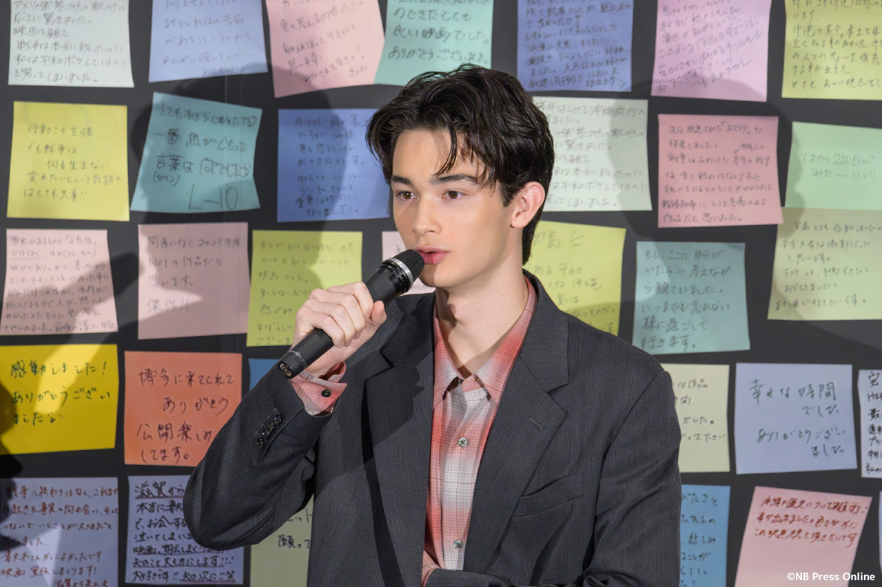 映画『宝島』公開初日舞台挨拶