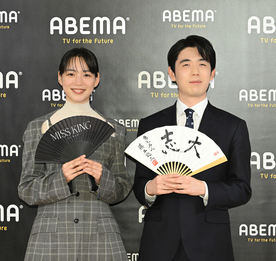 特別対局『のん vs 藤井聡太竜王・名人：年末指し納め対談』囲み取材