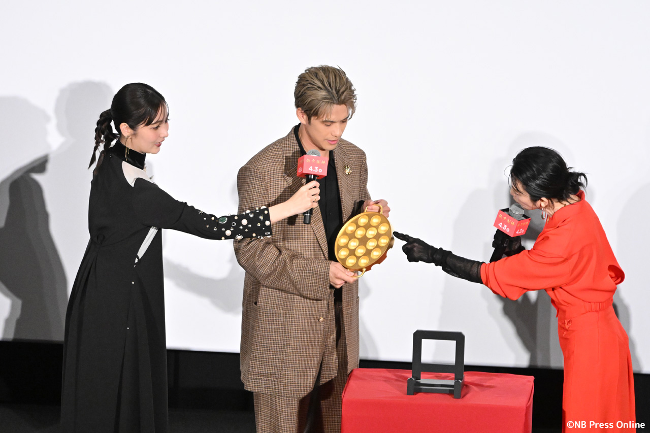 映画『黄金泥棒』2億円越え‼完成披露舞台挨拶