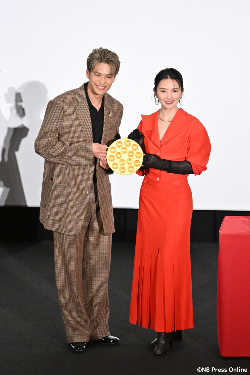 映画『黄金泥棒』2億円越え‼完成披露舞台挨拶