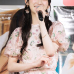 AKB48・長友彩海 1st写真集『予定外の瞳』発売記念イベント フォトセッション＆合同取材