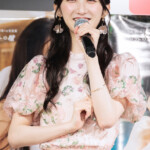 AKB48・長友彩海 1st写真集『予定外の瞳』発売記念イベント フォトセッション＆合同取材