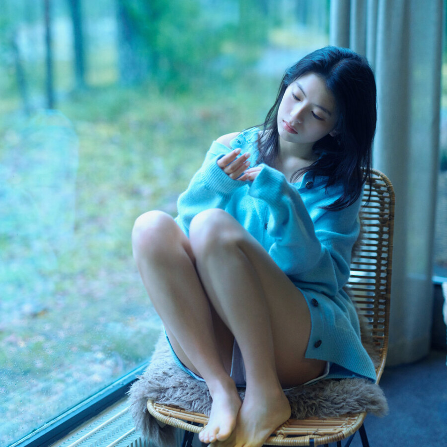 出口夏希2nd写真集＆スクールカレンダー（2027年4月～2028年3月）